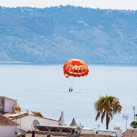 Old Town Nerja, Stunning Sea Views Нерха