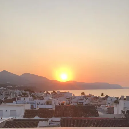 Old Town Nerja, Stunning Sea Views Апартаменты *