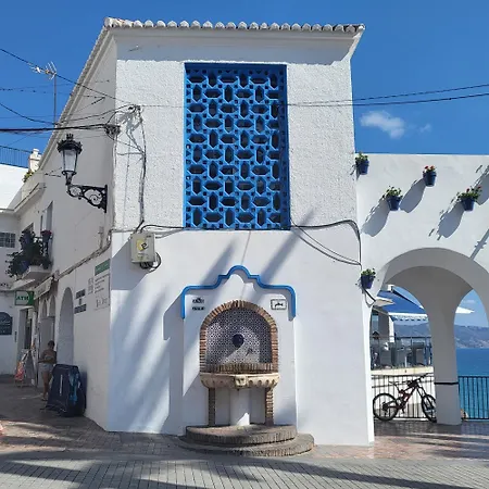 Old Town Nerja, Stunning Sea Views Апартаменты Нерха